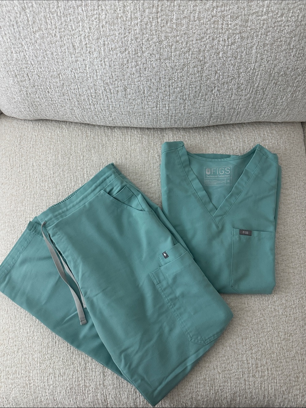 FIGS Women's Teal Scrub Top & Jogger Pants